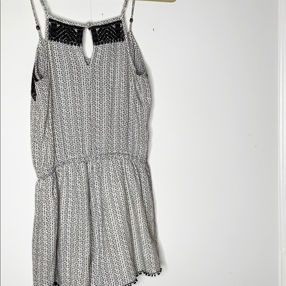 AMERICAN EAGLE Black and White Romper. Size XS